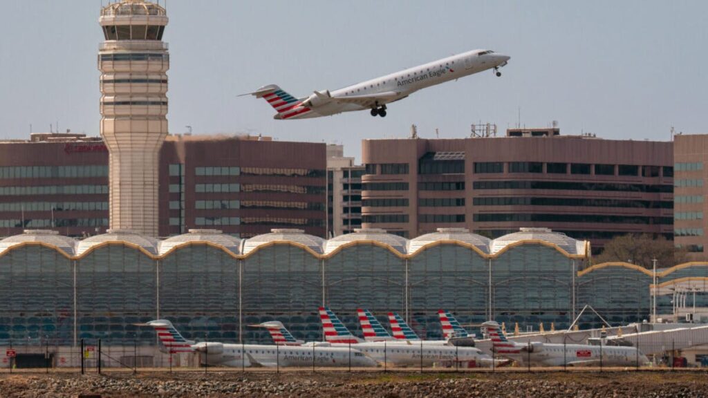 Airport Delays Mount Nationwide as Shutdown Strains Air Traffic Control