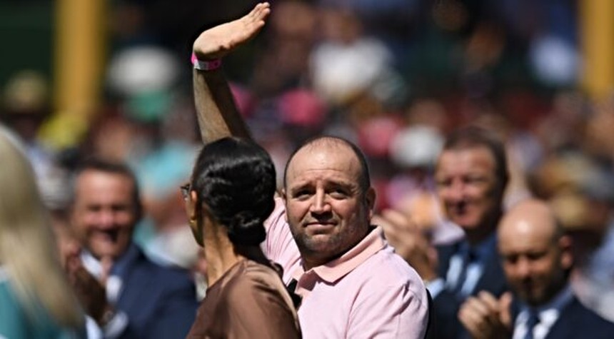 Bondi Beach Hero Arrives in America, Calls Trump a Hero of the World